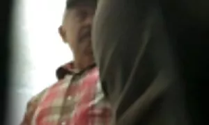 یک خانم بالغ می داند که چگونه یک مرد سایت سکسی تلگرامی را خوشحال کند