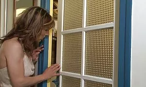 صوفیا لیون برای اولین بار یک خروس کانال تلگرامی فیلم سینمایی سکسی سیاه بزرگ را امتحان می کند